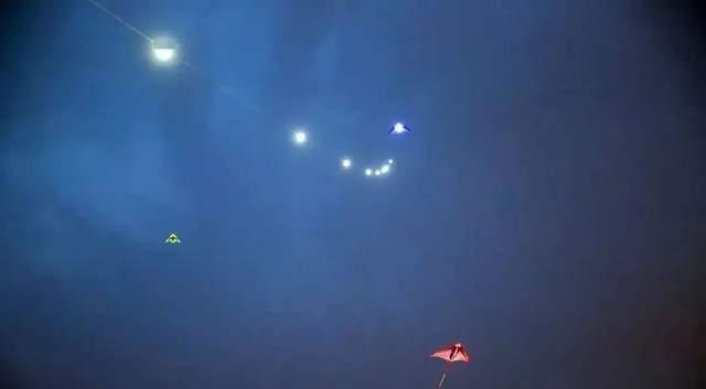 不明飞行物现身台南上空,形状奇特还发光,是外星来“打招呼”?