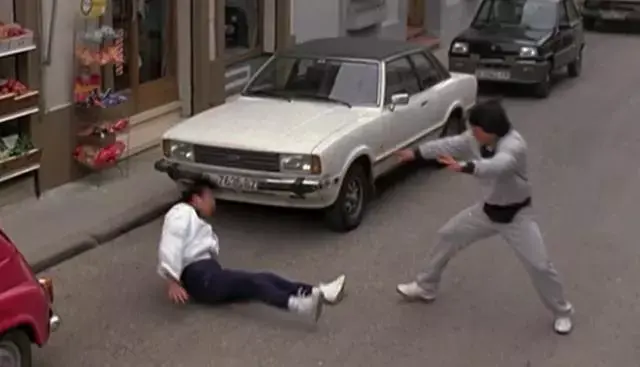 成龙|成龙拍戏下狠手惹怒宾尼，二人假打变真打，快餐车你不知道的事