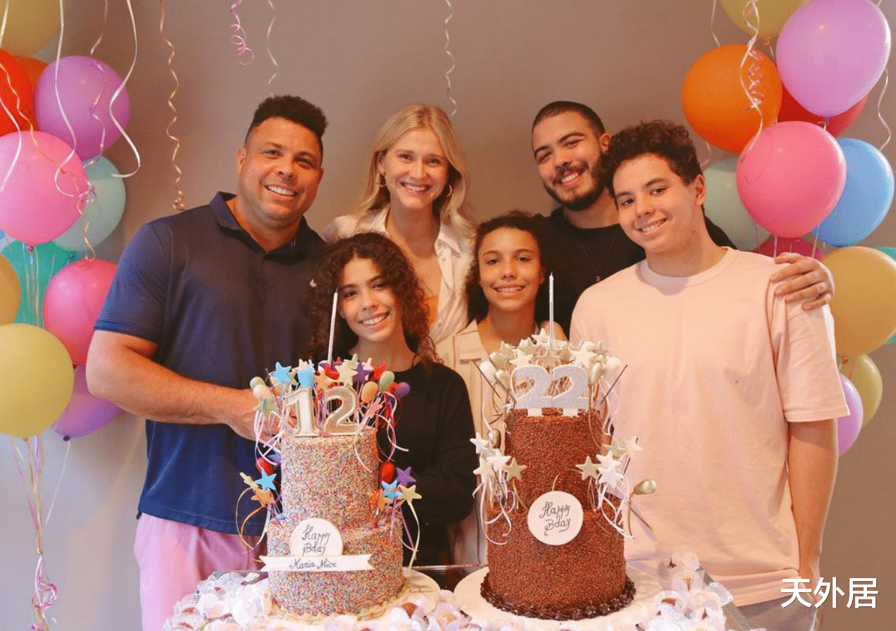 罗纳尔多|罗纳尔多晒一家6口全家福:大儿子与女友同龄,女儿一看就是亲生