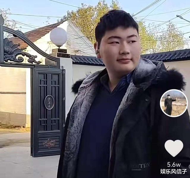 朱之文|朱之文给儿子找新对象？与美女合影笑得合不拢嘴，网友：也是二婚