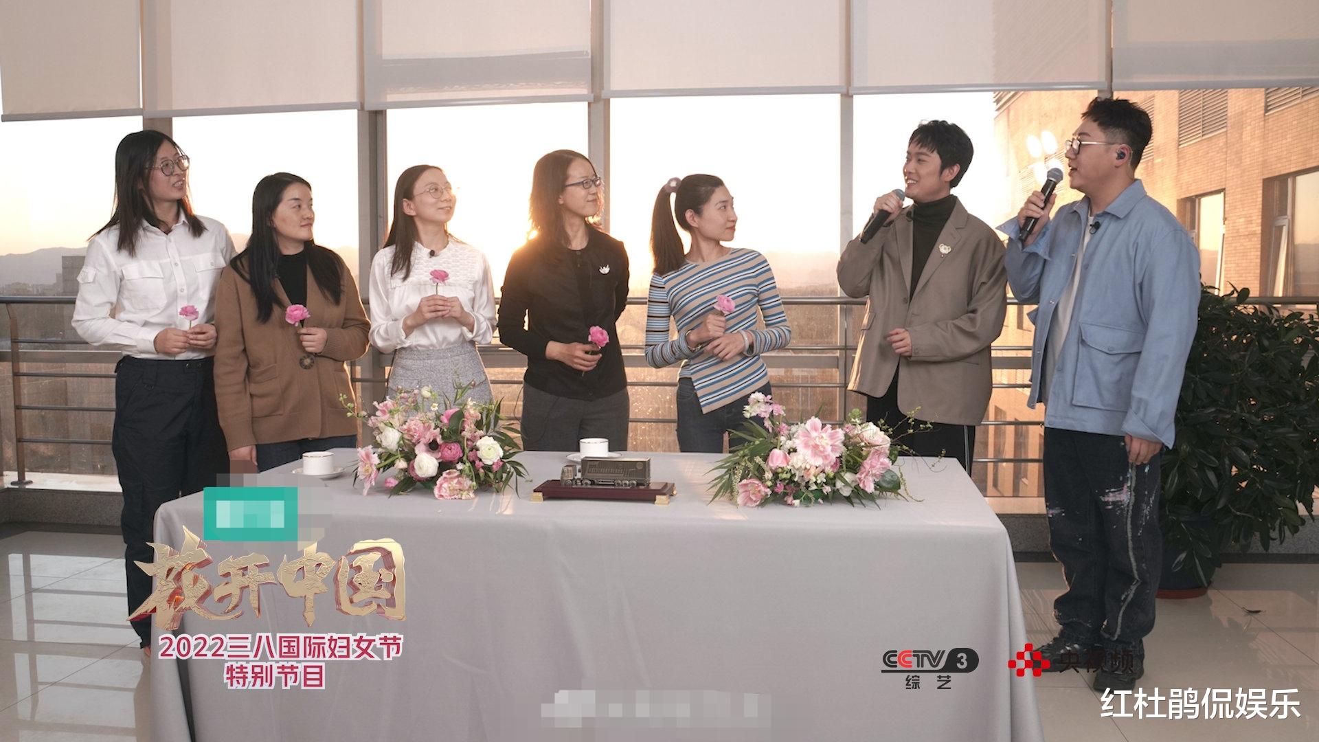 插花|央视三八晚会派出6位主持人的豪华阵容，用插花作品致敬最美的她