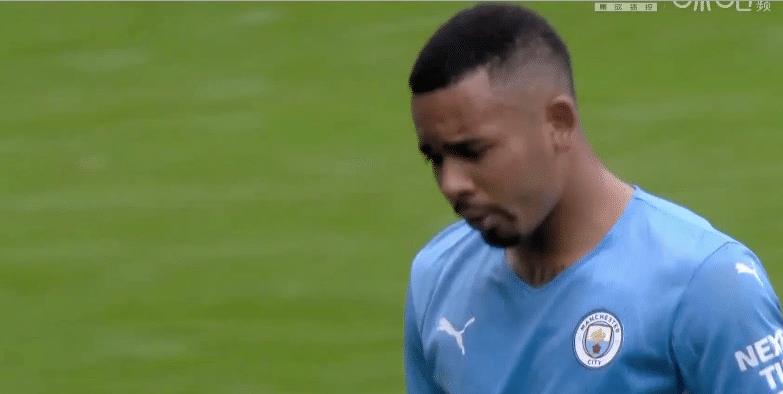 英超|2-2！19亿豪门火爆对决 英超冠军悬念继续 独狼只射不传葬送良机
