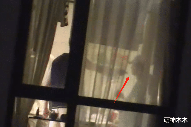 杨紫|杨紫被打脸!狗仔放出无剪辑版视频,吃蛋糕动作明显暗指杨紫撒谎