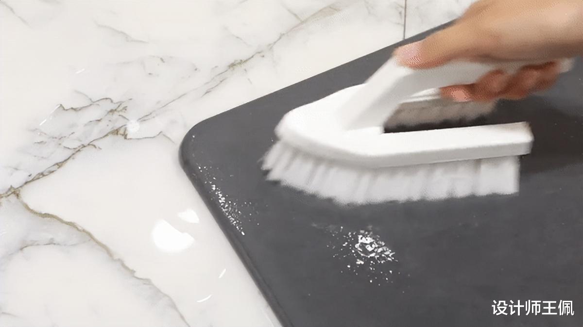 家门口别再放传统“门垫”了,太土!年轻人都放它,美观还实用