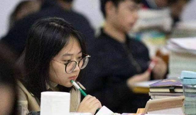 职业教育|“袋鼠一族”正在大学生中蔓延，父母感到心寒，学生还乐在其中