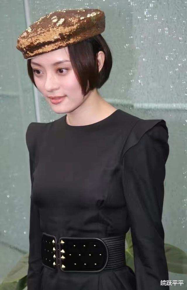 江美仪|“娘娘”孙俪审美又土又潮，挑战黑丝不俗气，短发配贝雷帽好奇怪