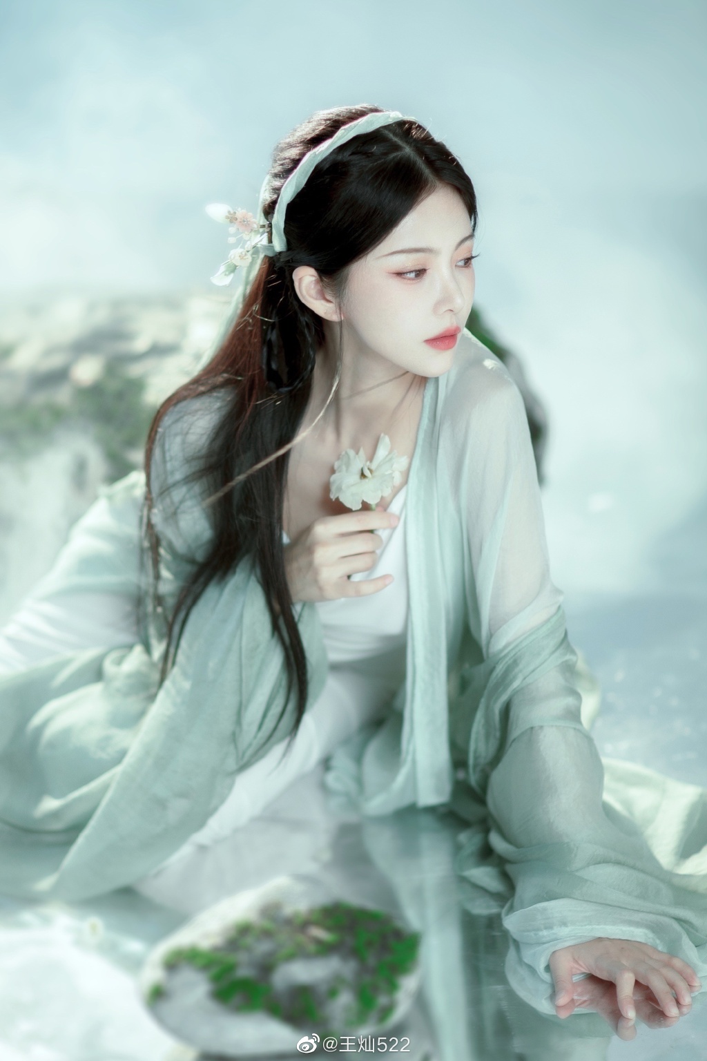 王灿|王灿拍古风写真，如仙女下凡惊艳动人，却谦称自己高攀老公杜淳