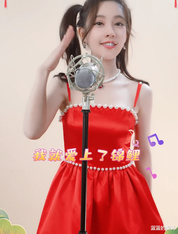 冯提莫|?冯提莫再登春晚舞台，第一次回家乡参加春晚，献唱经典歌曲受关注