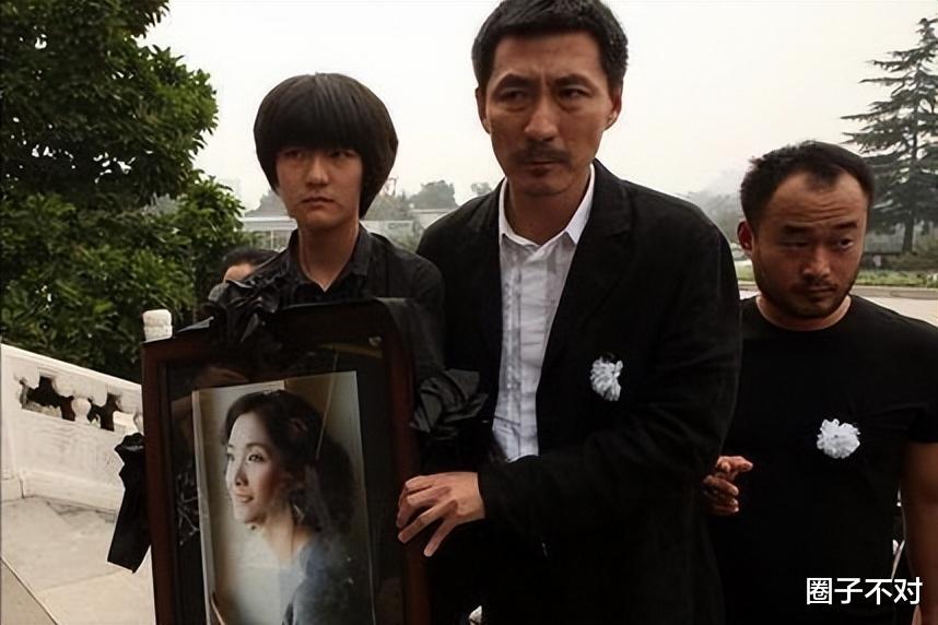 张子健|“女富豪”方芸：带着儿子嫁给“元芳”张子健，一家四口生活甜蜜