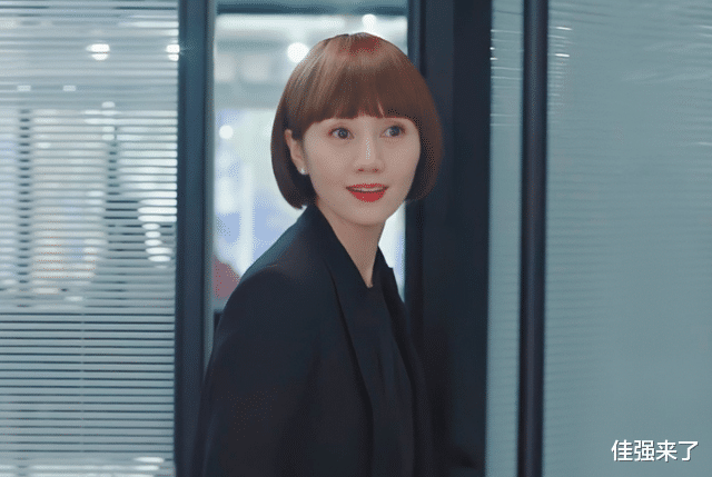 退役士兵|职场女强人不能硬演,刘涛袁泉一看就像领导,杨颖扭腰摆胯太出戏