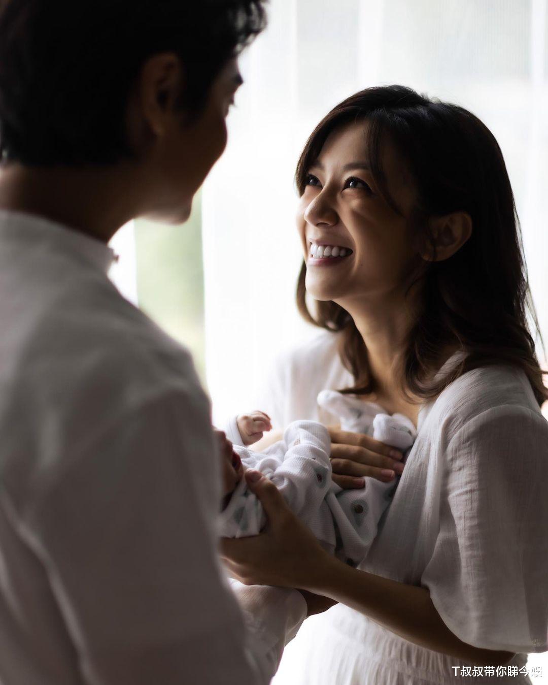 刘德华|郑俊弘与何雁诗儿子满月　由小馒头进化小火鸡