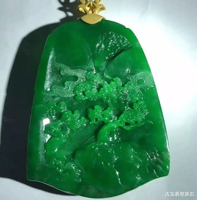 漆器|老行家花了一年时间研究的翡翠毛料，一刀切开做了一堆满色件！