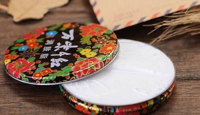 护肤品 重温《人世间》才发现：东北尿壶不算啥，这4款国货护肤品才惊喜