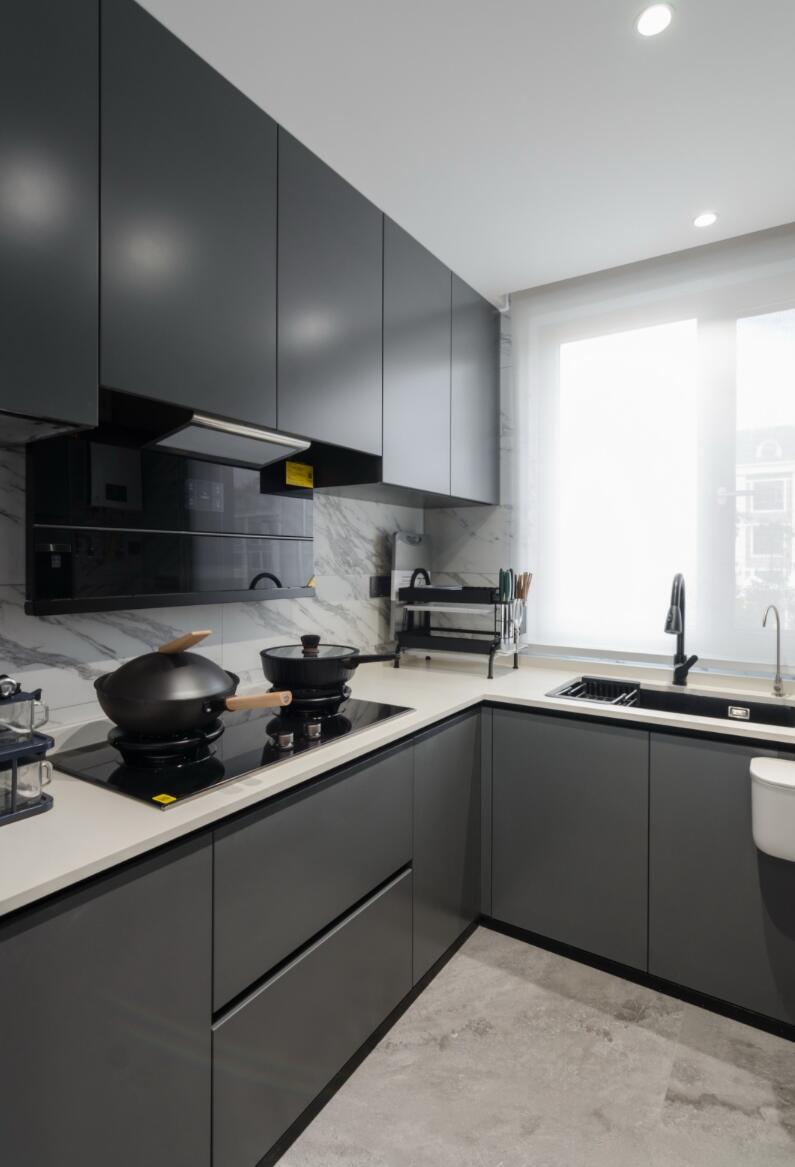 黑白调不愧是最经典的色彩搭配!看了她家,才知道有多高级