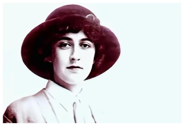 阳光下的罪恶|《阳光下的罪恶》:除了波洛揭秘外,说说片中隐藏的这些“槽点”