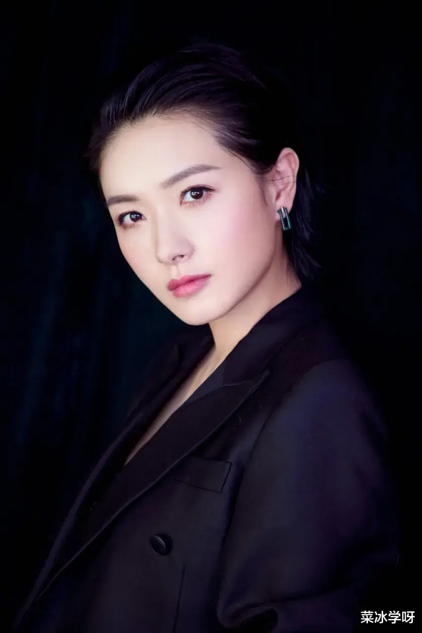 万茜|陈坤问导演我这吻戏怎么样？意犹未尽又亲了万茜一口！