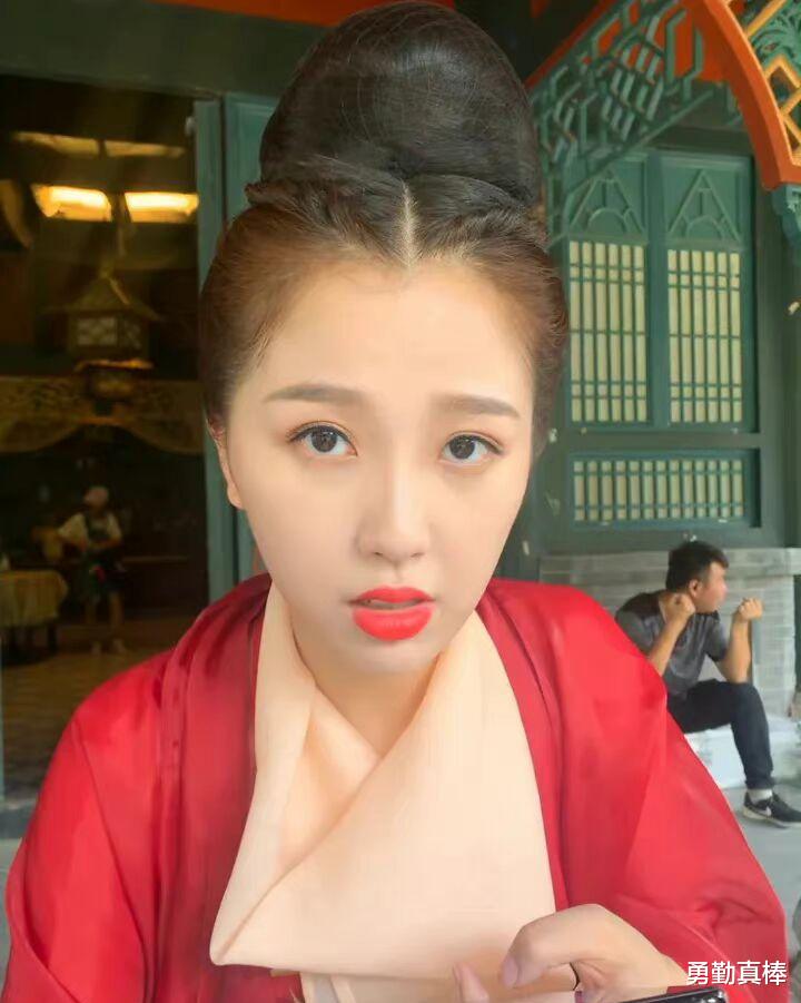 相机|虞书欣的原相机生图好真实，网友直呼：我的容貌焦虑被治好了！