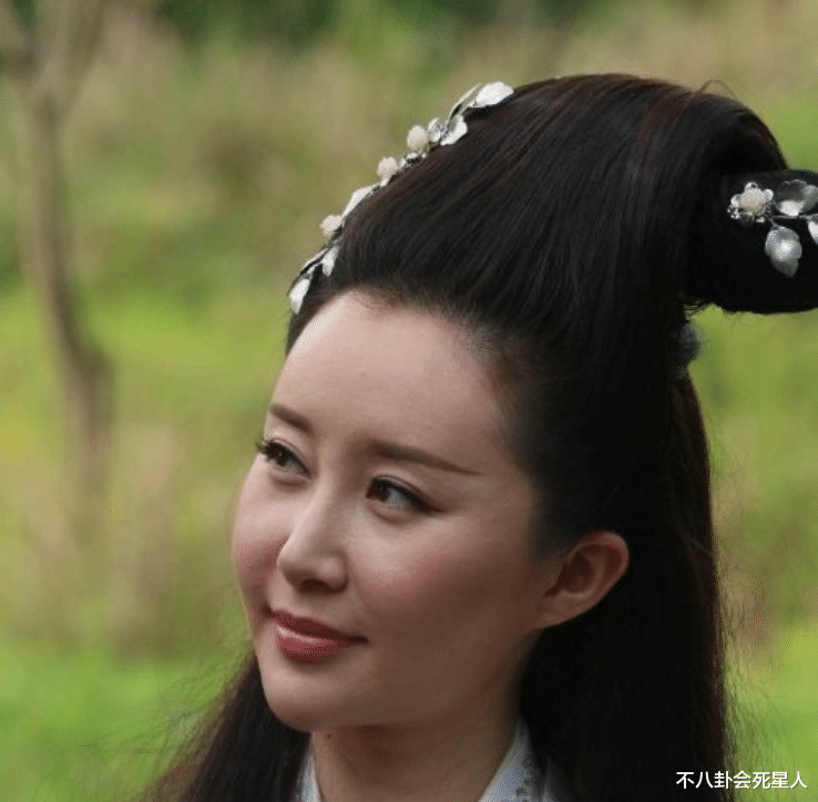 整容|年轻演员被整容“毁”了，割双眼皮、丰唇、隆鼻，太辣眼！