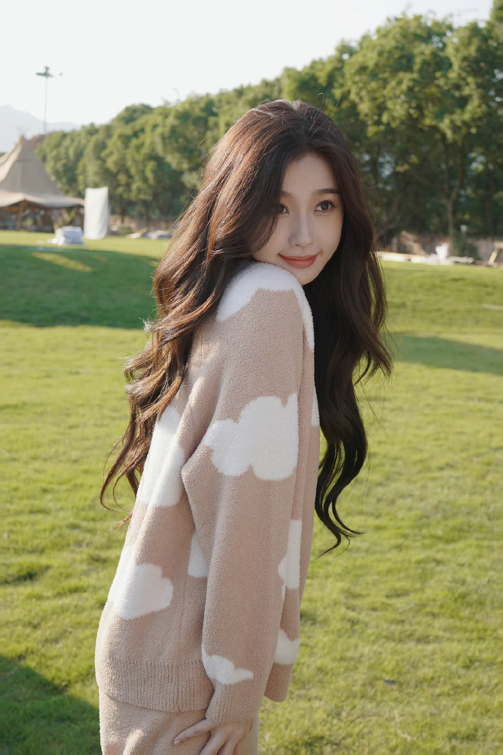 古力娜扎|于正回应自己长得像虞书欣,网友:于老师这一波回复,情商拉满啊!