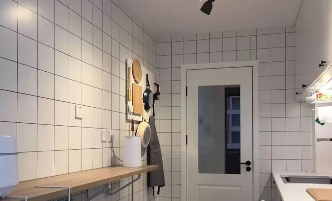 参观朋友花了9W装修的新房,进屋就被入户玄关迷住,很实用,晒晒