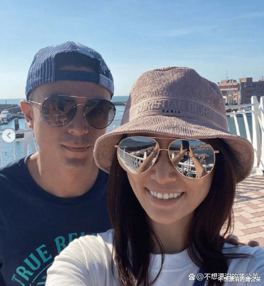 林心如|霍建华在家带娃,46岁林心如参加活动一脸甜蜜,发量明显变少了