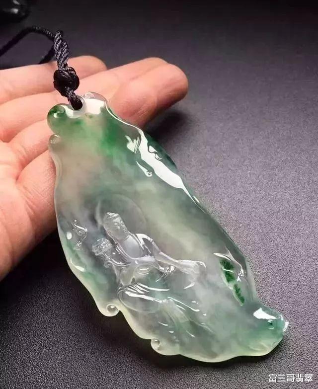 观天下|玉赏 ▏随形巧雕《观天下》