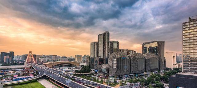 小姐姐|成都公安局招聘智慧交通技术总监50万年薪，你听说过吗，待遇高吗