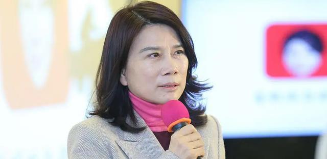 董明珠|董明珠直播失误后续！出错女主播消失，男主播一脸乖巧气氛压抑