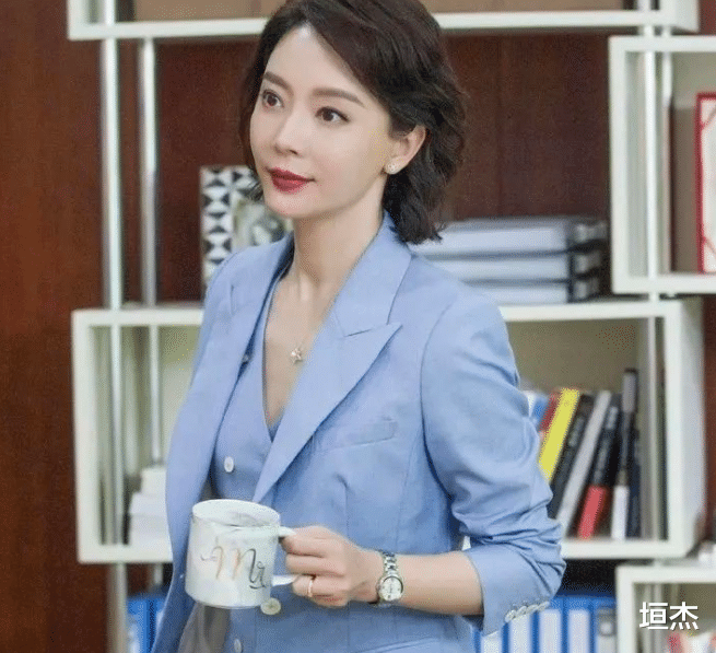 姚晨|“职场拽姐”不要硬演,看这6位女星告诉你,啥叫霸气侧漏