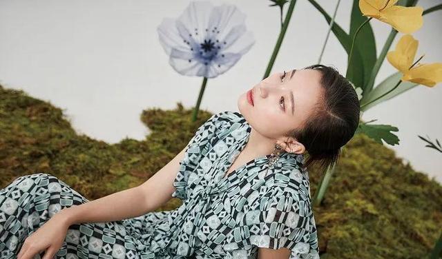 韩孝周|韩孝周春日花朵写真魅力十足！雪肤玉貌大长腿太美了