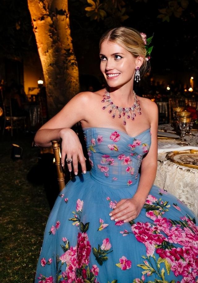 戴安娜王妃|戴妃侄女婚礼受争议,新郎比岳父还要大5岁,身价高达22亿美元