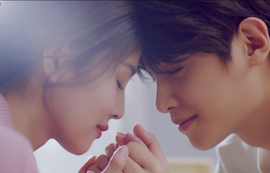 白梦妍|白鹿晒新MV，和“男友”如胶似漆，温馨缠绵