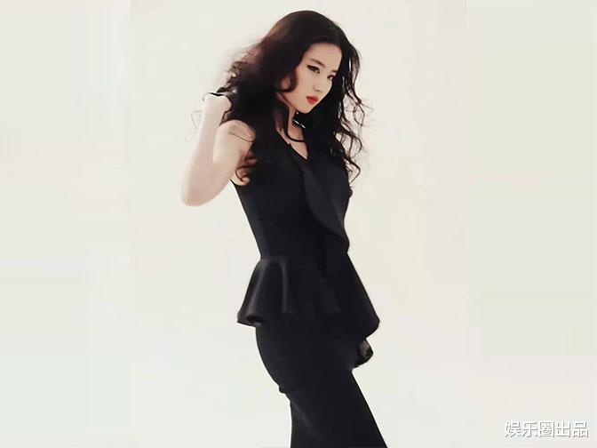 刘亦菲|刘亦菲穿无袖长裙拍大片，被指风尘味太浓，“戴手套”成了槽点