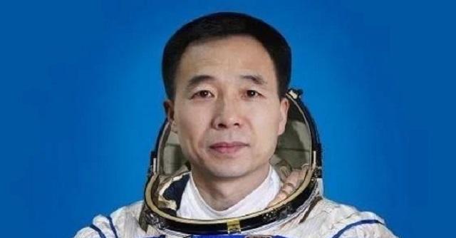 航天英雄景海鹏:从一贫如洗到三次登上太空,如今的他过得怎样?