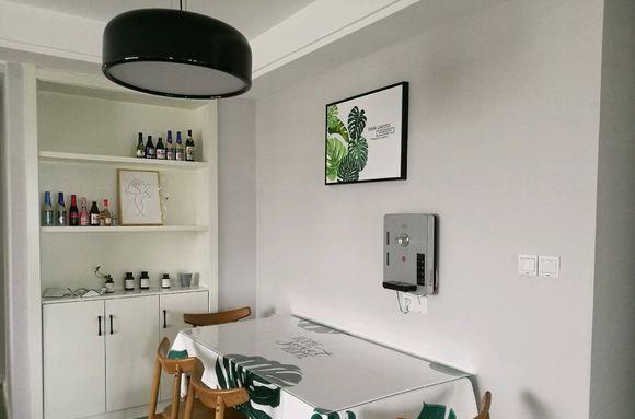 同事花10万请熟人装新房，结果只需看地砖，就知道设计师不专业！