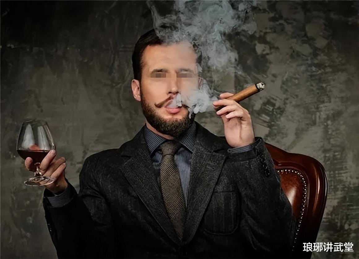 经典案例:女空姐欠债百万,被债主要求提供千次服务,最终酿悲剧