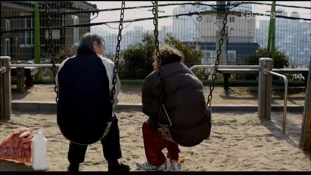 吉他|丈夫去世后,平凡老妇开始爆红网络:79岁,人生还有多少可能?