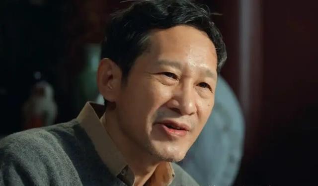 戴爱玲|《风吹半夏》:用钱买到的亲情,或许不堪一击,也有些许价值