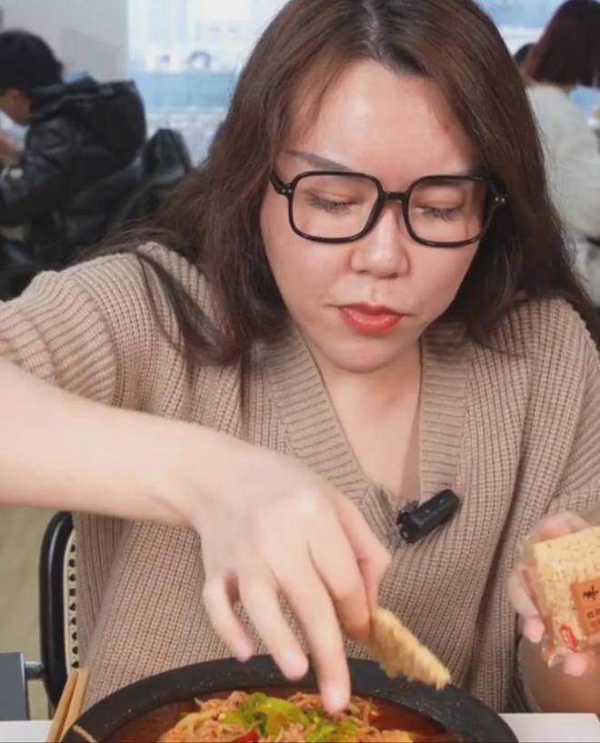 魏无羡|网红浪胃仙正式离开原公司，直播解释男扮女装原因，网友并不买账