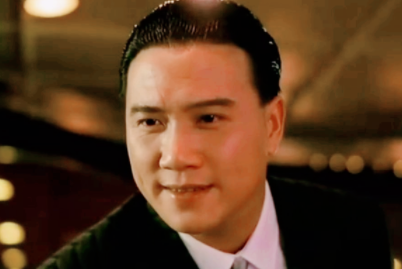 万梓良|万梓良一家三口罕见同框，小16岁娇妻穿金戴银颜值高，儿子像妈妈