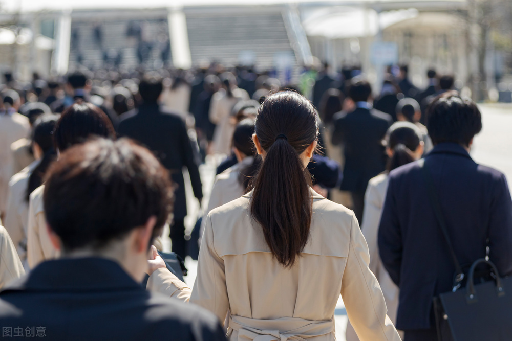求职|要高薪还是“尊严”?本科生放弃工作去当保姆,体会到“下人感”
