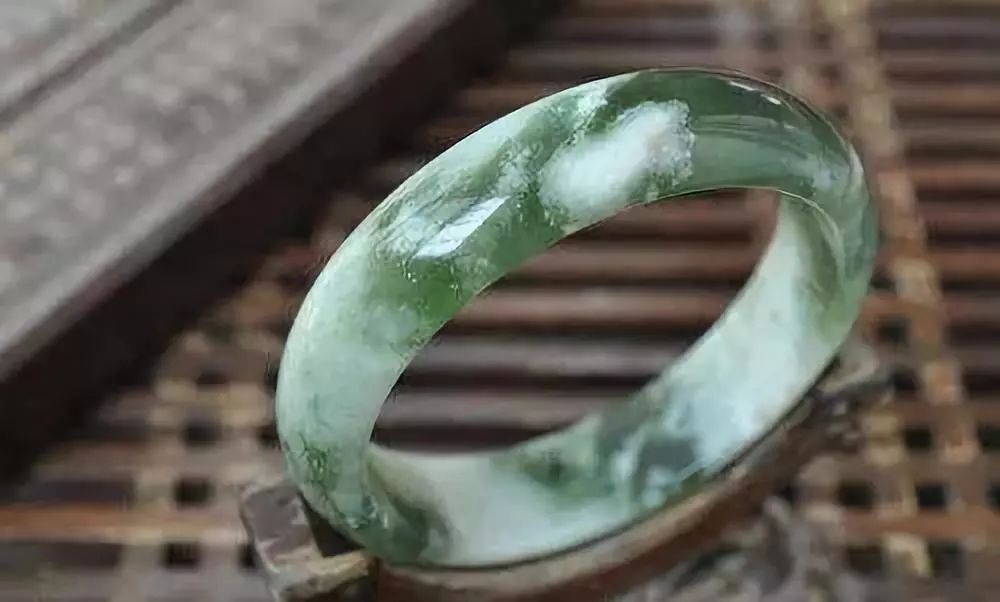 翡翠手镯|你的翡翠手镯很有可能是染色的