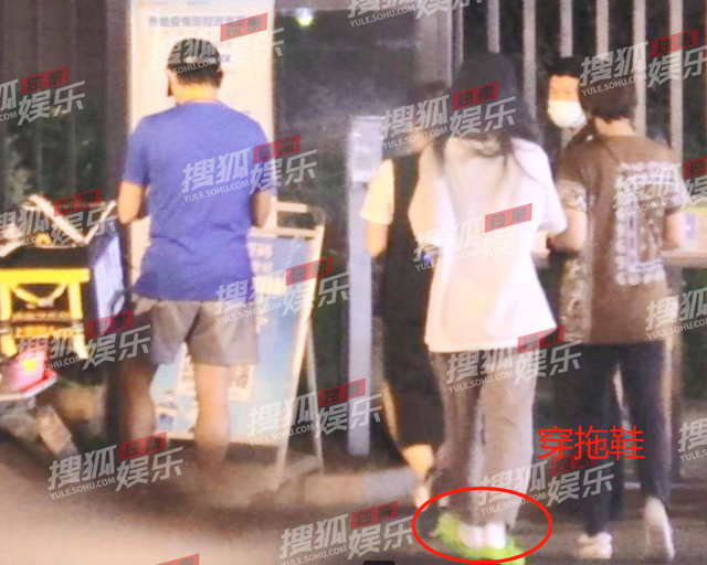 刘诗诗|踩拖鞋衣服松垮垮，大16岁老公发福胖一圈，刘诗诗吴奇隆散步被拍！