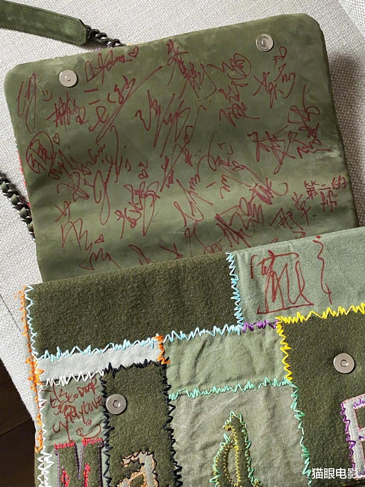 张天爱|张天爱晒乘风破浪生活照,随身包包集满姐姐签名,网友:羡慕住了