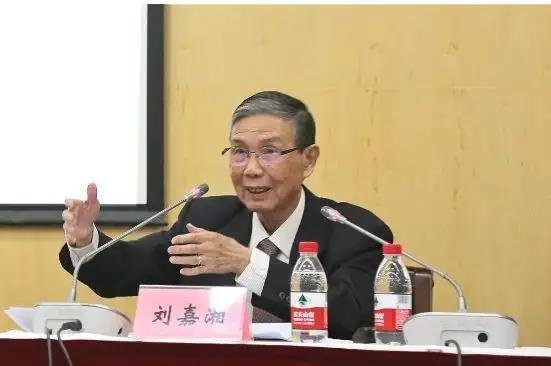 肿瘤|国医大师刘嘉湘,行医50余载,善用中医“扶正法”治癌,成果斐然