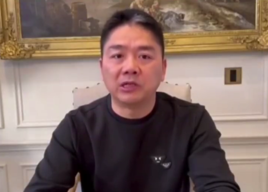 章泽天|刘强东感染新冠,陪章泽天在家待产超贴心,发福明显嘴巴有点歪