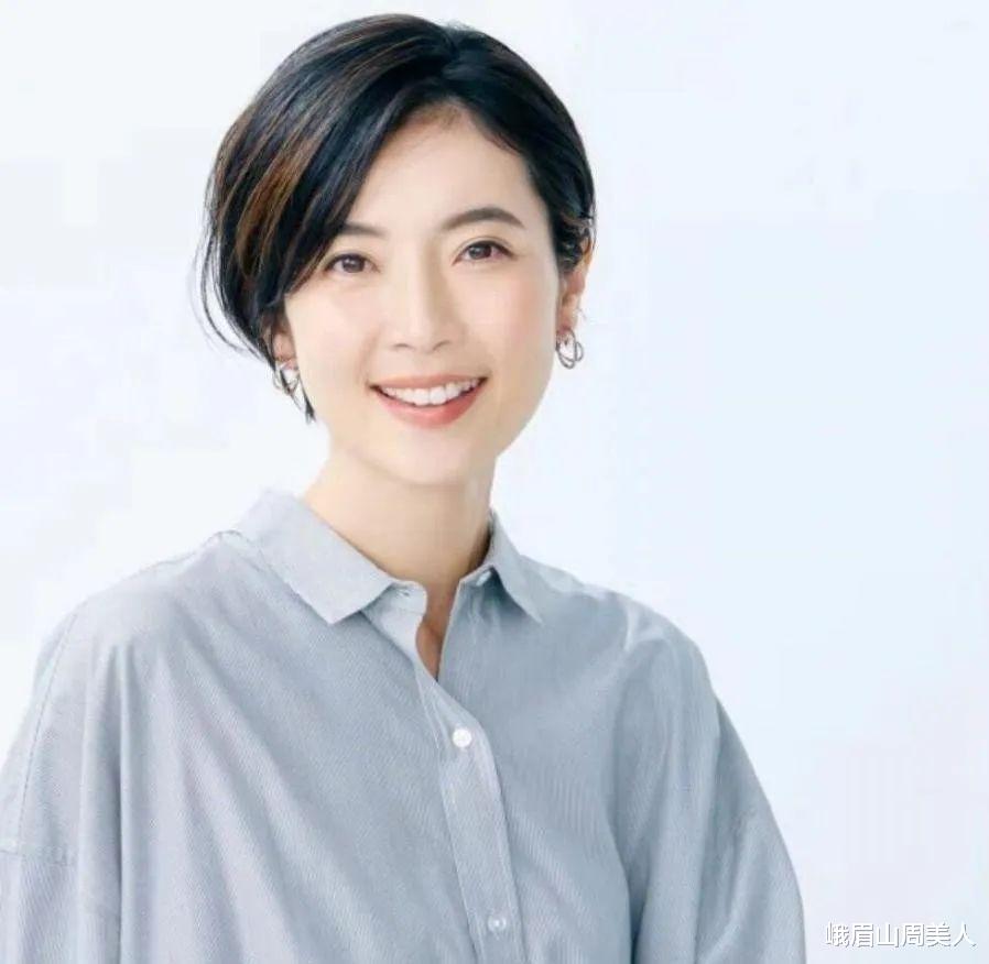 运动 5、60的女人，建议“首饰不戴金、发长不过肩”，到老都是讲究人