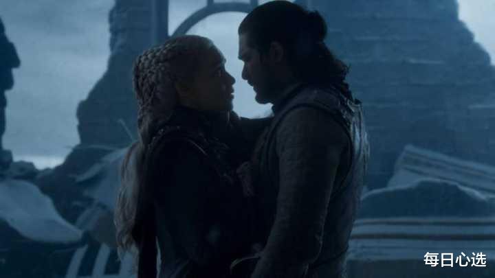 高圆圆|《权力的游戏》琼恩抱杀龙妈，真的对么？