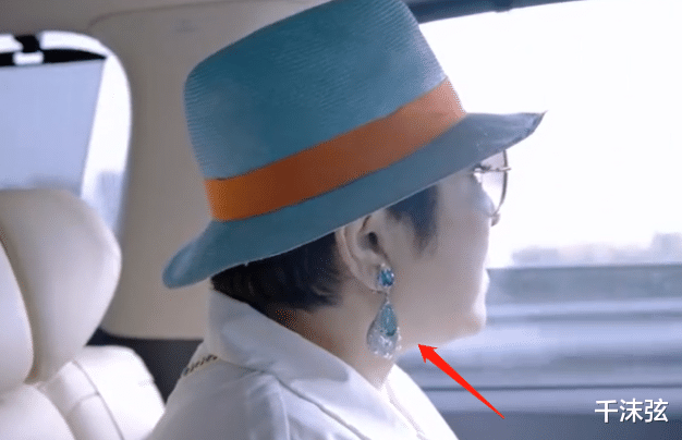 杨幂|向太陈岚与老公秀恩爱！戴鸽子蛋钻石耳坠，乘私人游艇出海好惬意