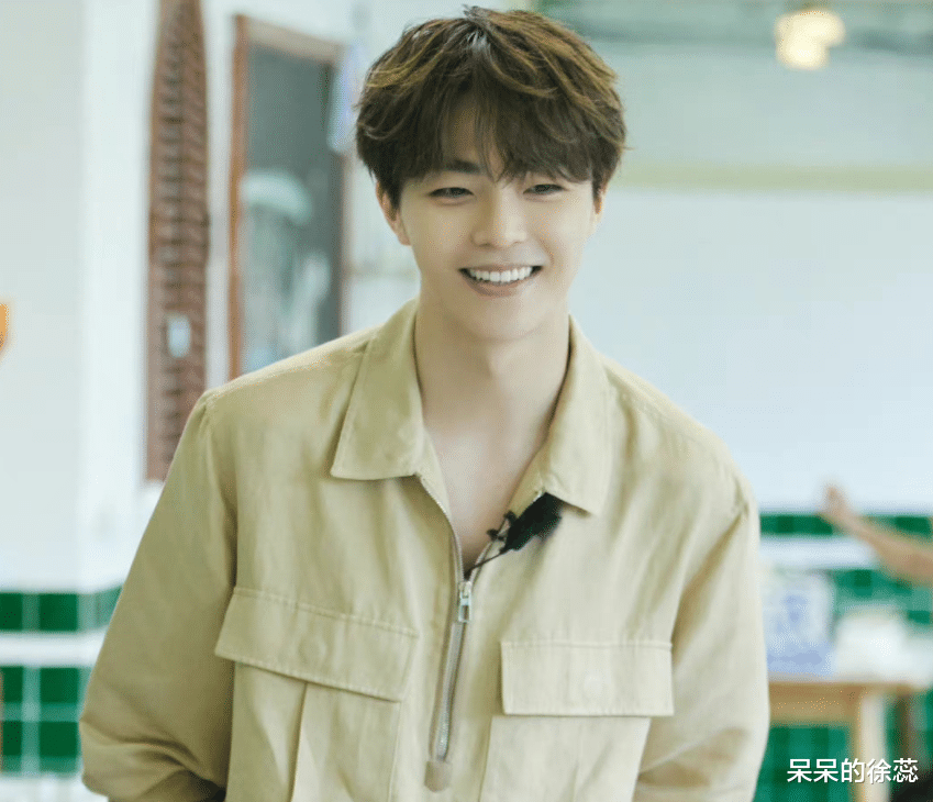 殷桃|《中餐厅》播出过半,殷桃被赞能干,黄晓明却为啥仍被质疑?